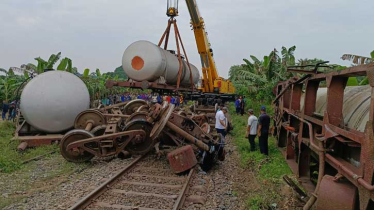 জীবননগরে তেলের ট্যাঙ্কার লাইনচ্যুত, রেল যোগাযোগ বন্ধ