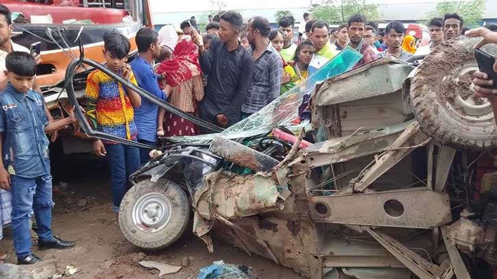 ঈদের দিন কালিয়াকৈরে বাস-অটোরিকশা সংঘর্ষে ৫ জন নিহত