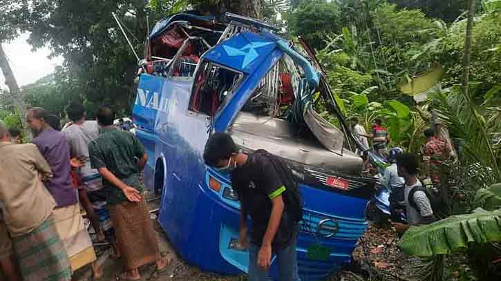 বরিশালে বাস দুর্ঘটনায় মৃতের সংখ্যা বেড়ে ১১, আহত ২০